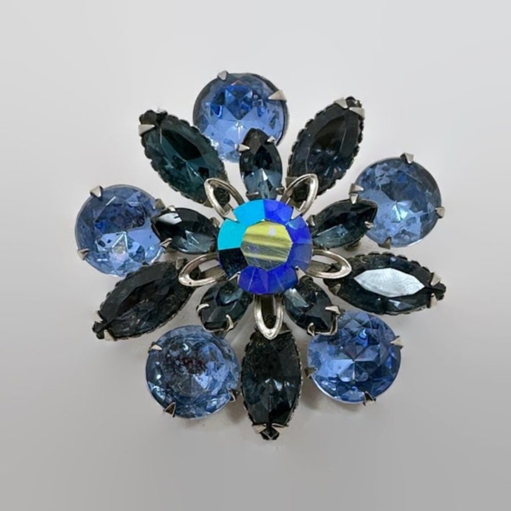 Rhinestone Brooch, Blue, Silver Metal, Riveted, 1950s, 1960s, Glass Rhinestone